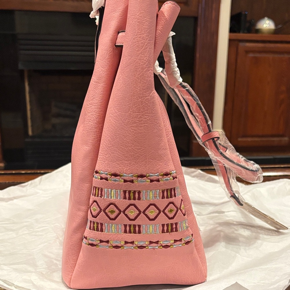 Chic Pink Tote Bag with Patterned Accents - Picture 4 of 7